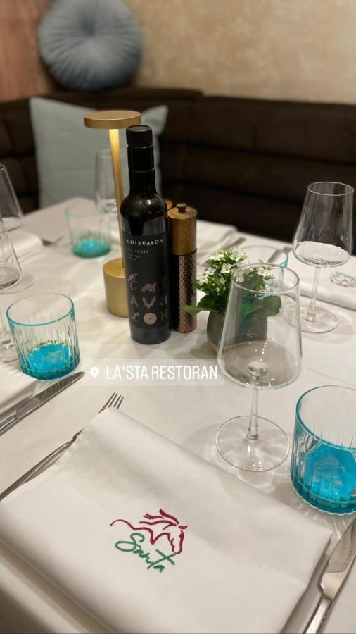 Santa Villa & Restaurant Сремска Митровица Екстериор снимка