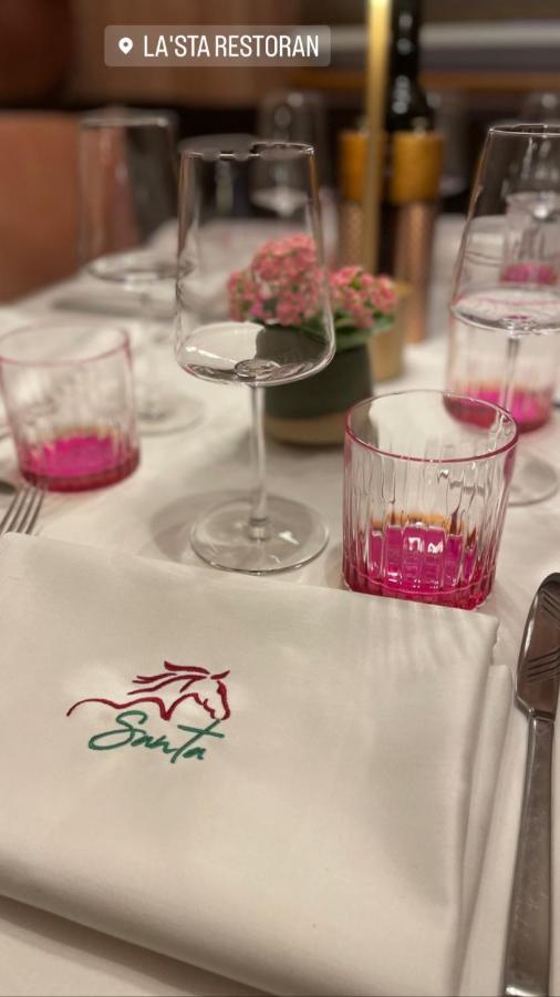 Santa Villa & Restaurant Сремска Митровица Екстериор снимка