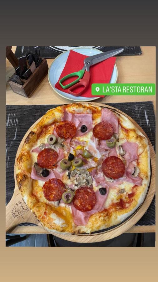 Santa Villa & Restaurant Сремска Митровица Екстериор снимка