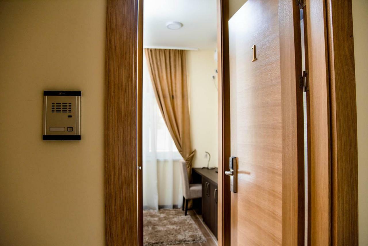 Santa Villa & Restaurant Сремска Митровица Екстериор снимка